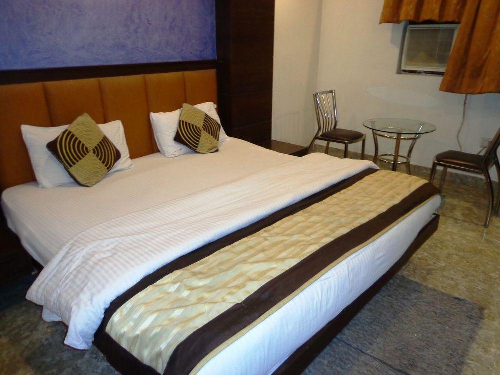 Oyo 1912 Hotel Dada Cottage New Delhi Exterior photo
